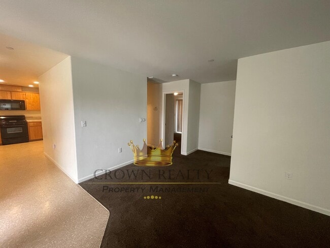 Building Photo - 3081 Bright St