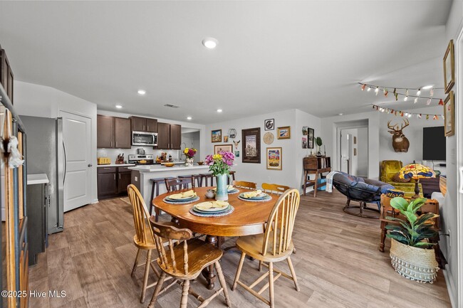 Building Photo - 387 High Ridge Ct