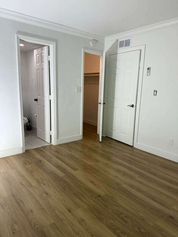 Building Photo - 1014 Salzedo St