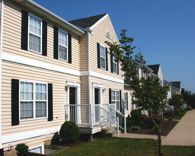 Building Photo - State College Collective on Oakwood