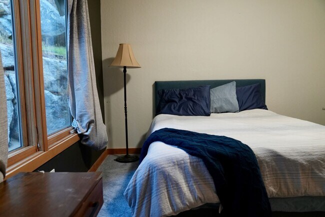 Building Photo - Nice house in Stateline available September 1st!