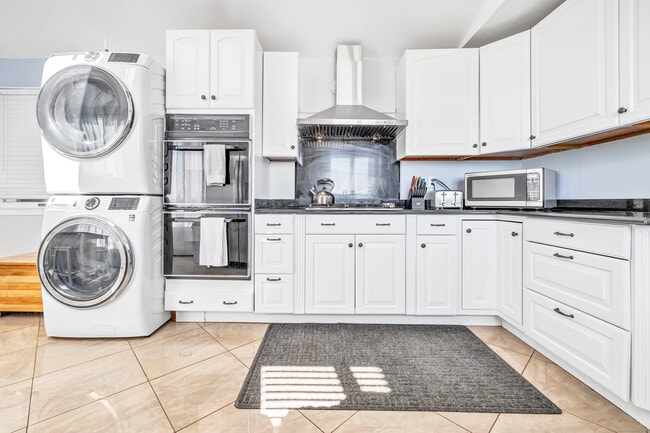 Building Photo - 12 East Ave