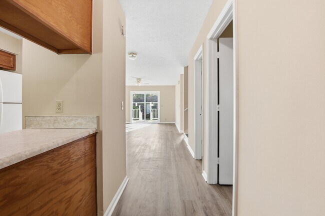 Building Photo - Ash St Ex