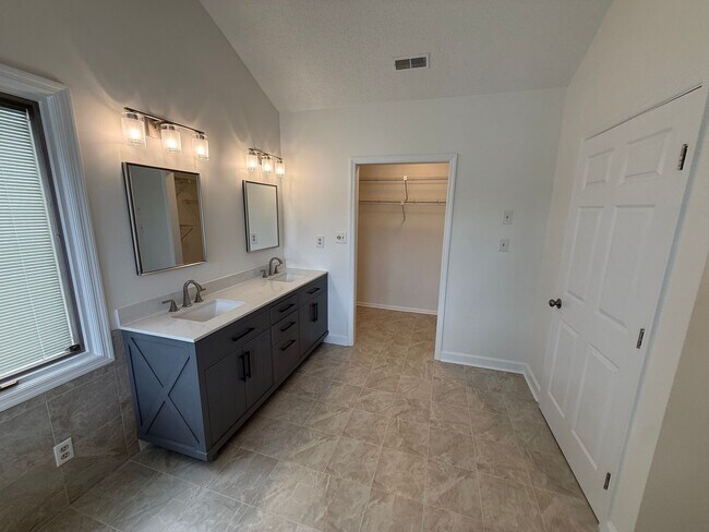 Building Photo - Carolina Lakes