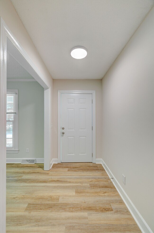 Building Photo - 617 Windemere Rd