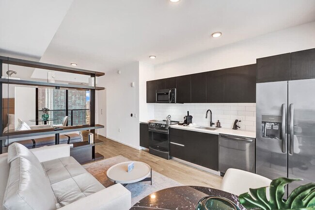 Building Photo - 398 NE 5th St