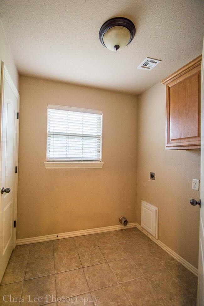 Building Photo - Three bedroom Home with Hardwood Floors Th...