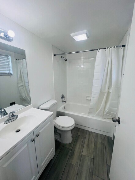 Building Photo - 510 24th Ave N