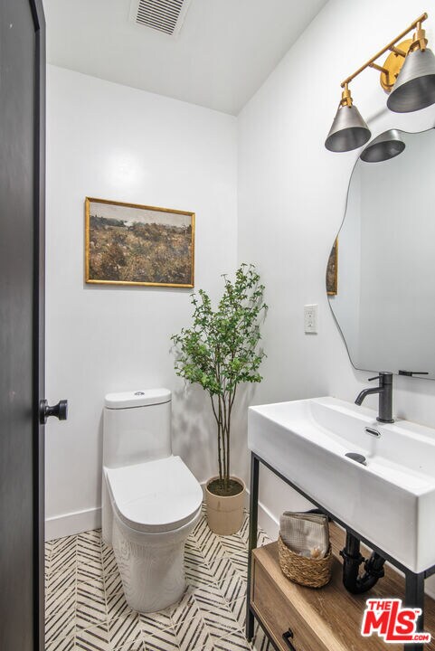 Building Photo - 9265 Thrush Way