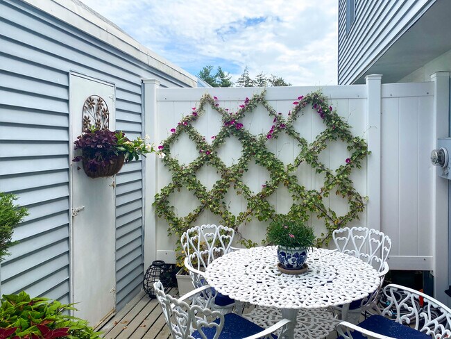 Building Photo - 60 Cinnamon Spring