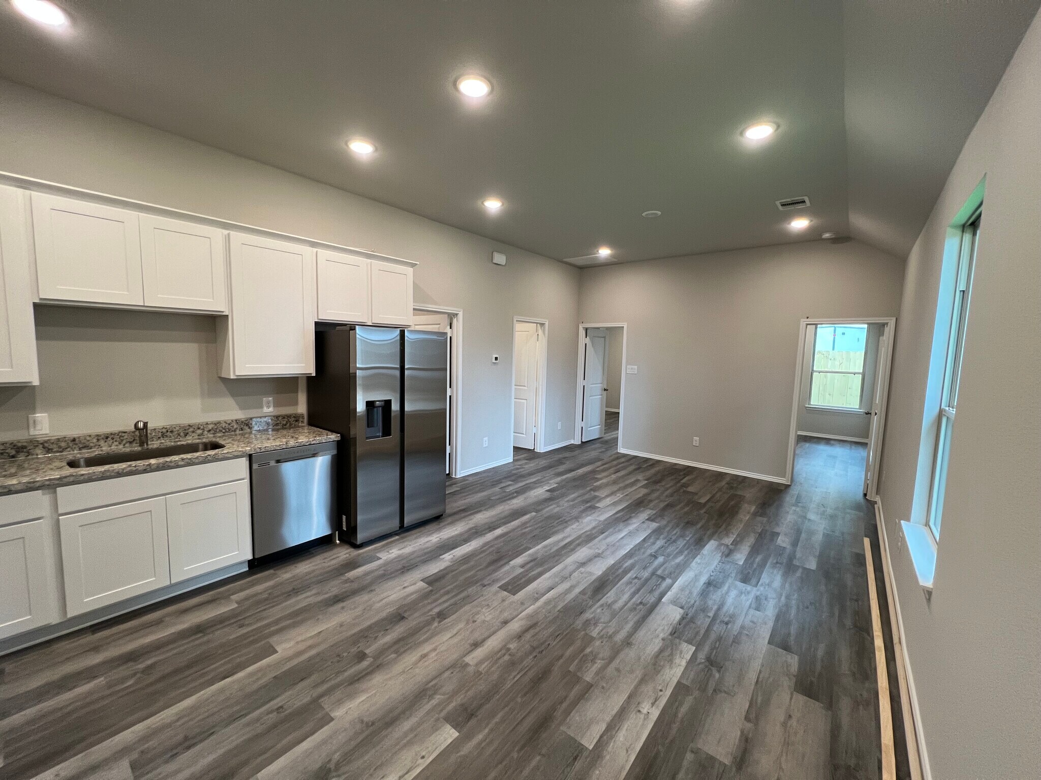 Building Photo - 11595 Persimmon St