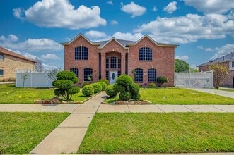 Building Photo - 808 Sabona Dr