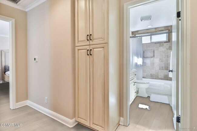 Building Photo - 1714 Sandal Wood Pl
