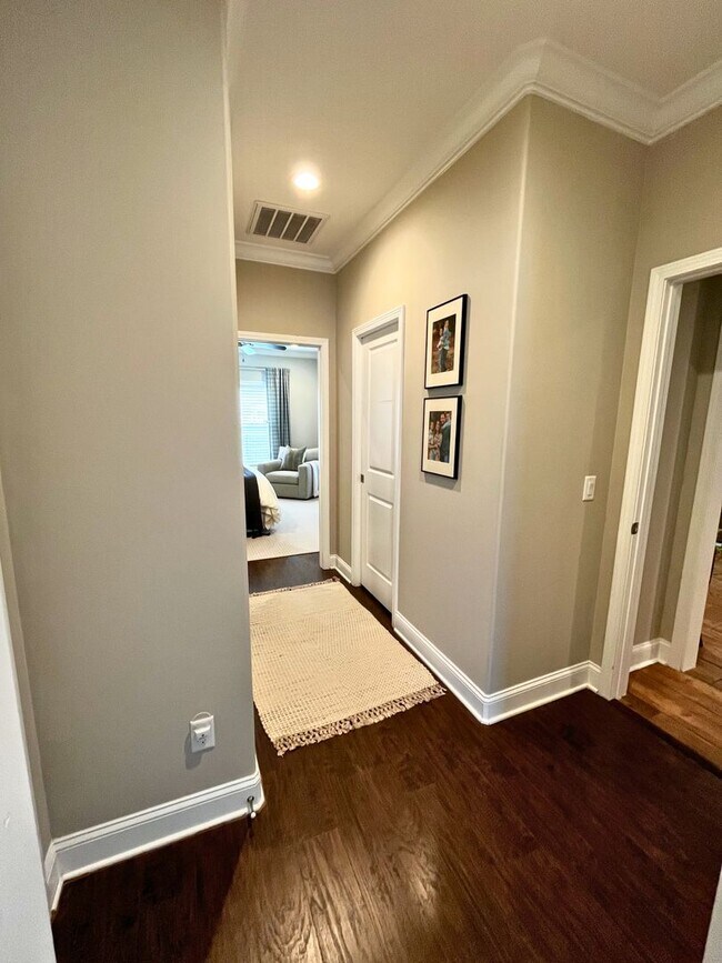 Building Photo - 3/2 with amazing community amenities!