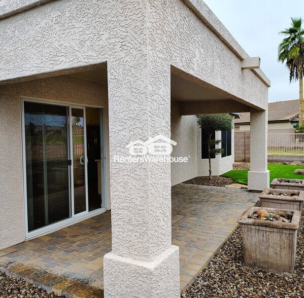 Building Photo - 1739 N Sinova