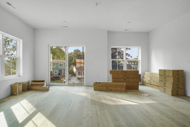 Building Photo - 119 Kettle Moraine Dr S
