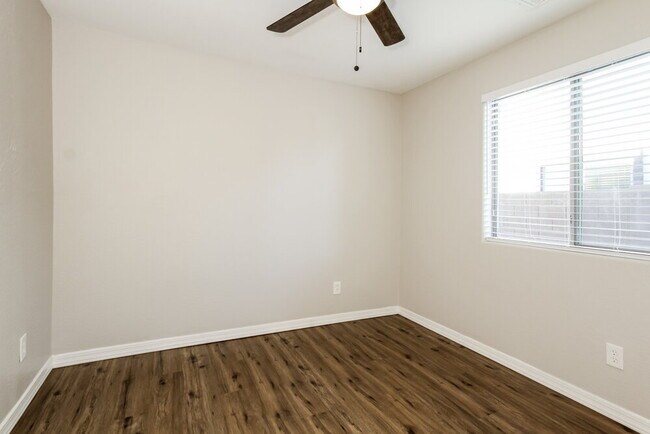 Building Photo - 14105 W Rosewood Dr