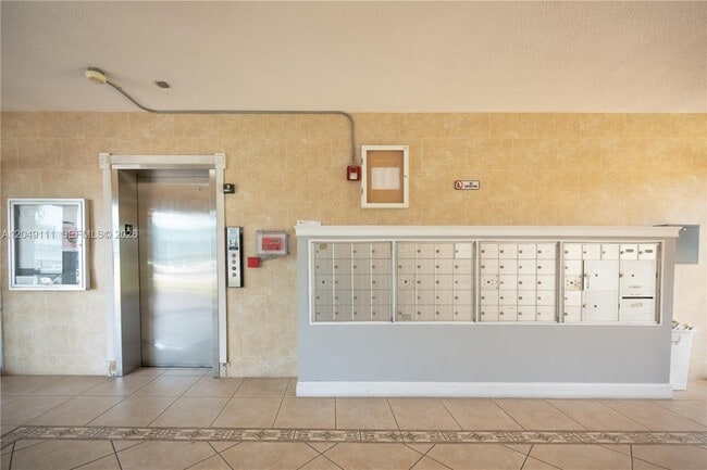Building Photo - 1551 NE Miami Gardens Dr