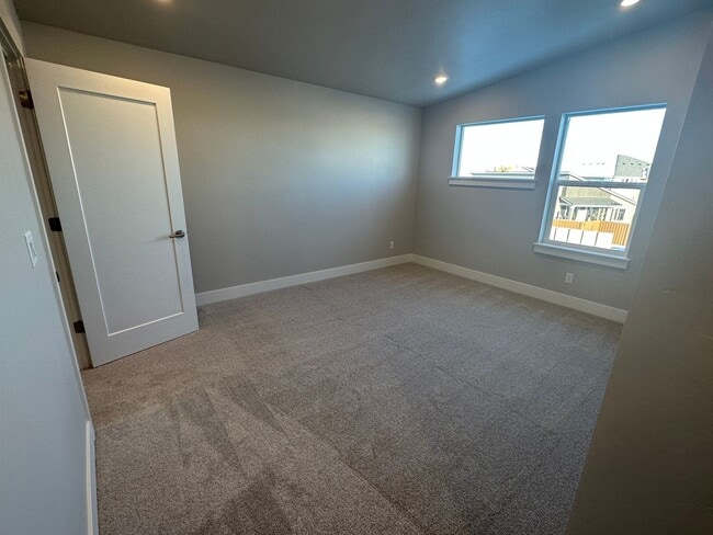 Building Photo - New Pahlisch Home in Petrosa! Pets Welcome...