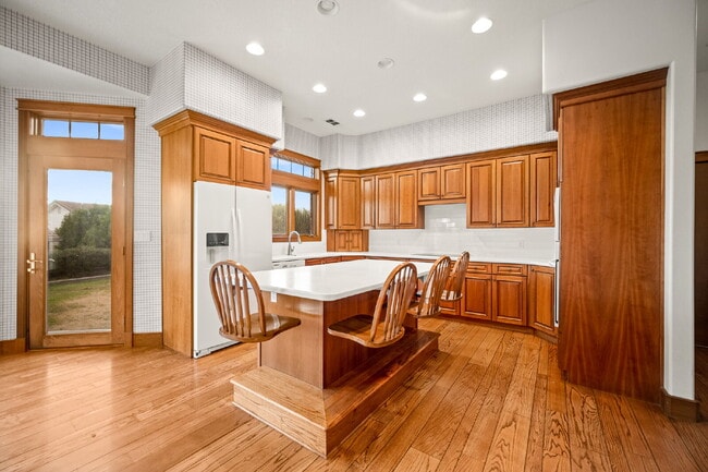 Building Photo - "Spacious 4-Bedroom, 4.5 Bathroom 4792 sq. ft. Retreat with Scenic Views and Cozy Fireplace in St...