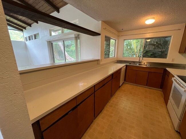 Building Photo - Haiku Knolls (Kaneohe) - LARGE YARD, 3 bed...