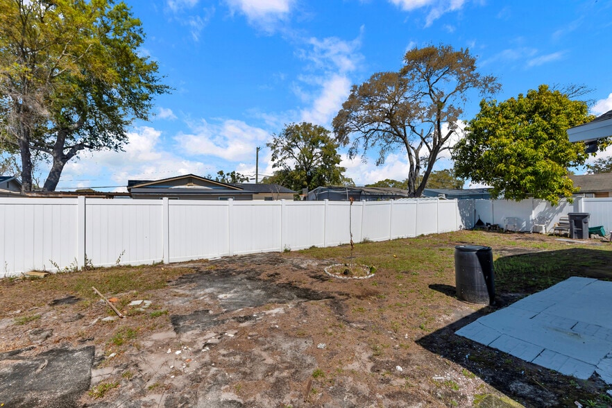 Building Photo - 6013 W Knox St