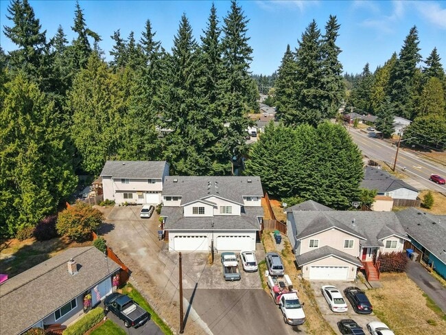 Building Photo - 3bd/2.5ba Everett Duplex