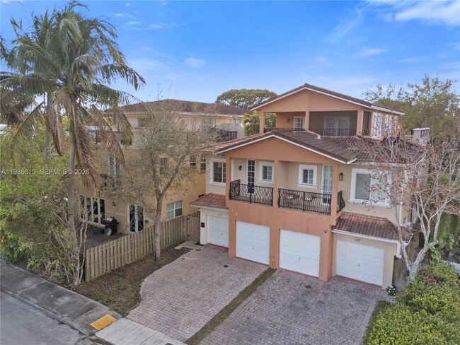 Building Photo - 819 SW 7th Ave