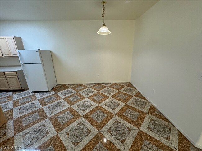 Building Photo - 5655 E Sahara Ave