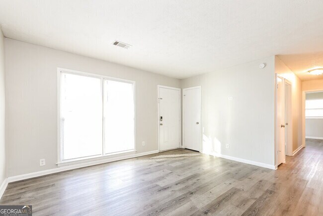 Building Photo - 494 Clara Dr