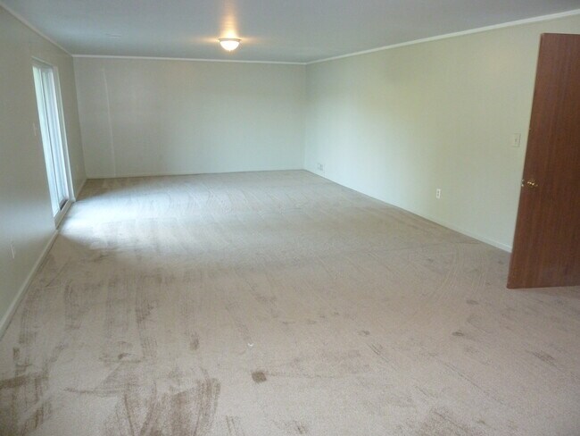 Building Photo - 11871 21 Mile Rd