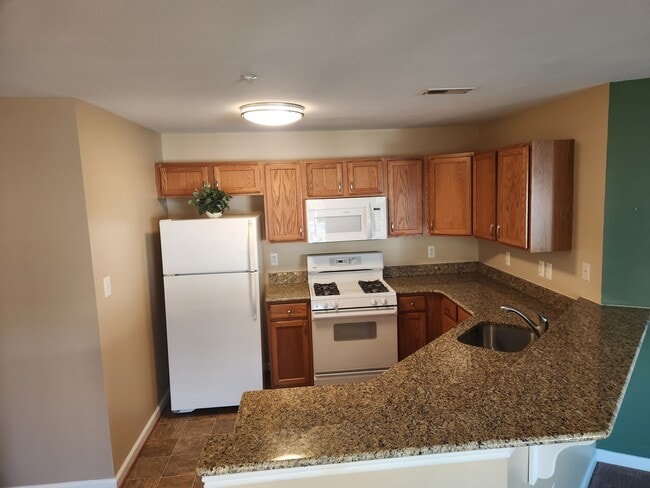 Building Photo - 2026 Windsong Dr