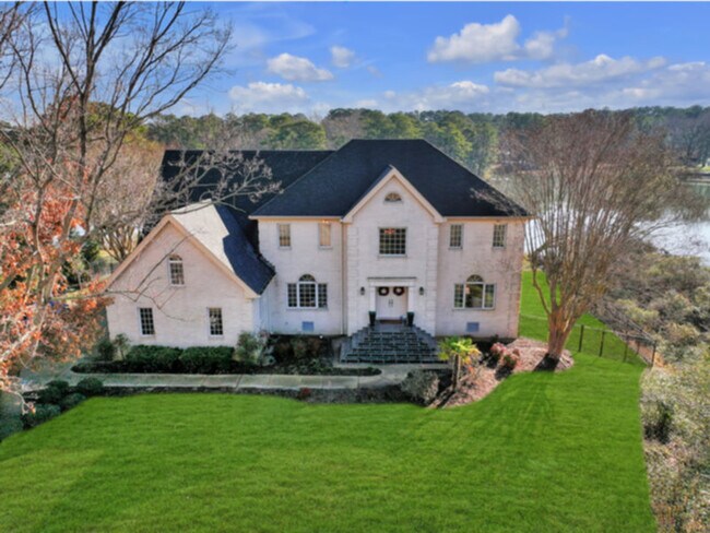 Building Photo - 945 Diggs Ln