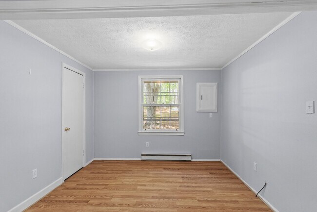 Building Photo - Updated 3-Bedroom Home on Quiet Street in Charlotte Court House!