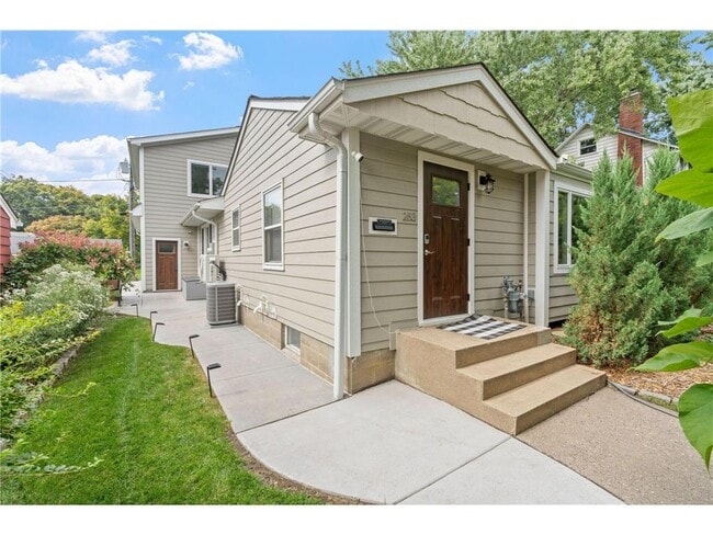 Building Photo - 263 Lexington Parkway S