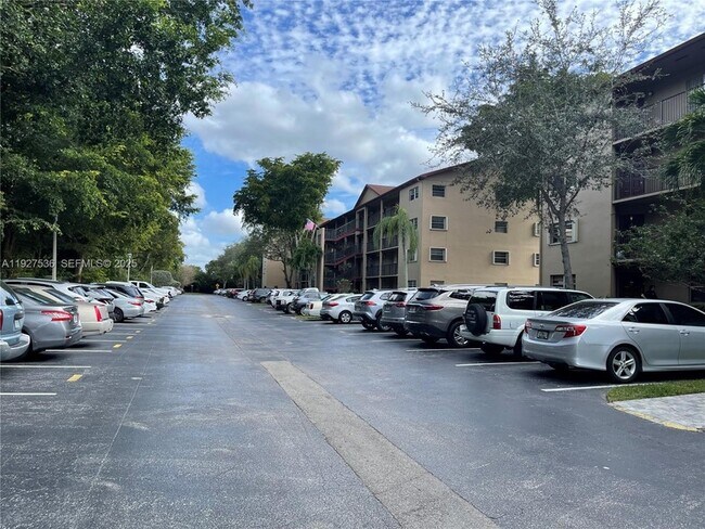 Building Photo - 12850 SW 4th Ct