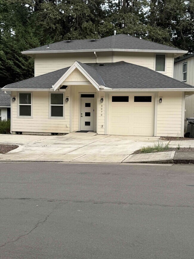 Building Photo - 3 Bed / 2 Bath Single-Family Home in West Linn
