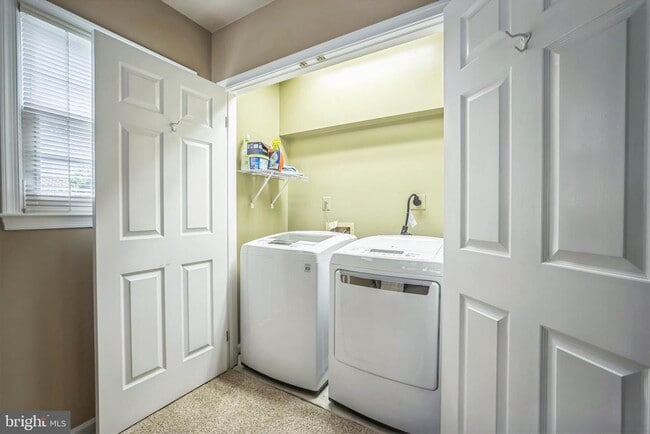 Building Photo - 10159 Castlewood Ln
