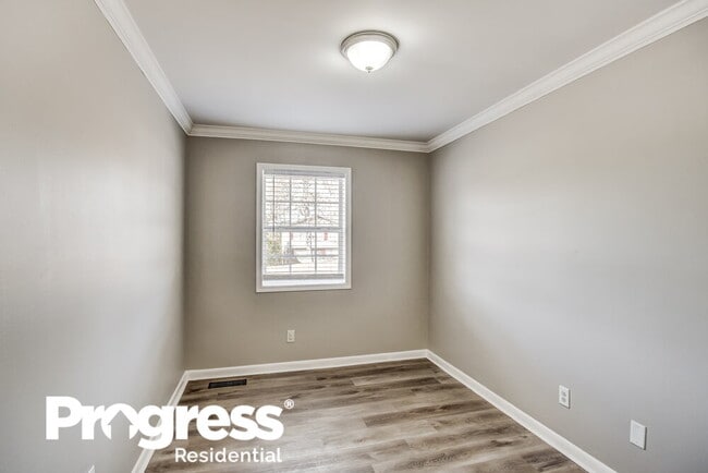 Building Photo - 2827 Arrowhead Dr NE