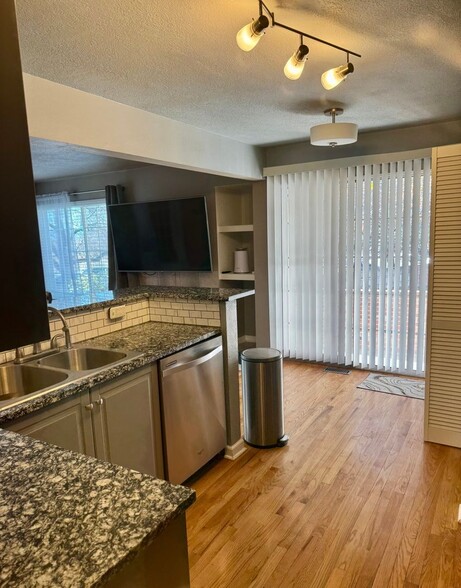 Building Photo - 13762 E Lehigh Ave