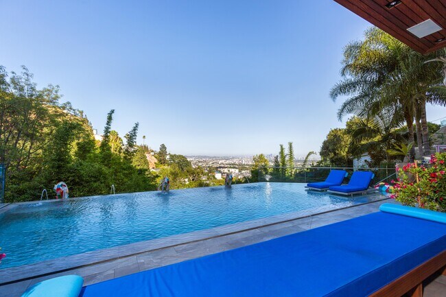 Building Photo - 8356 Sunset View Dr