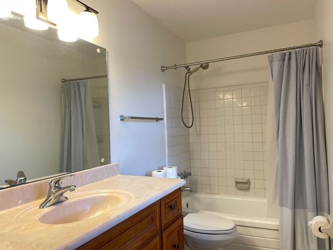 Building Photo - Easy Living in Palm Beach Gardens—Minutes ...