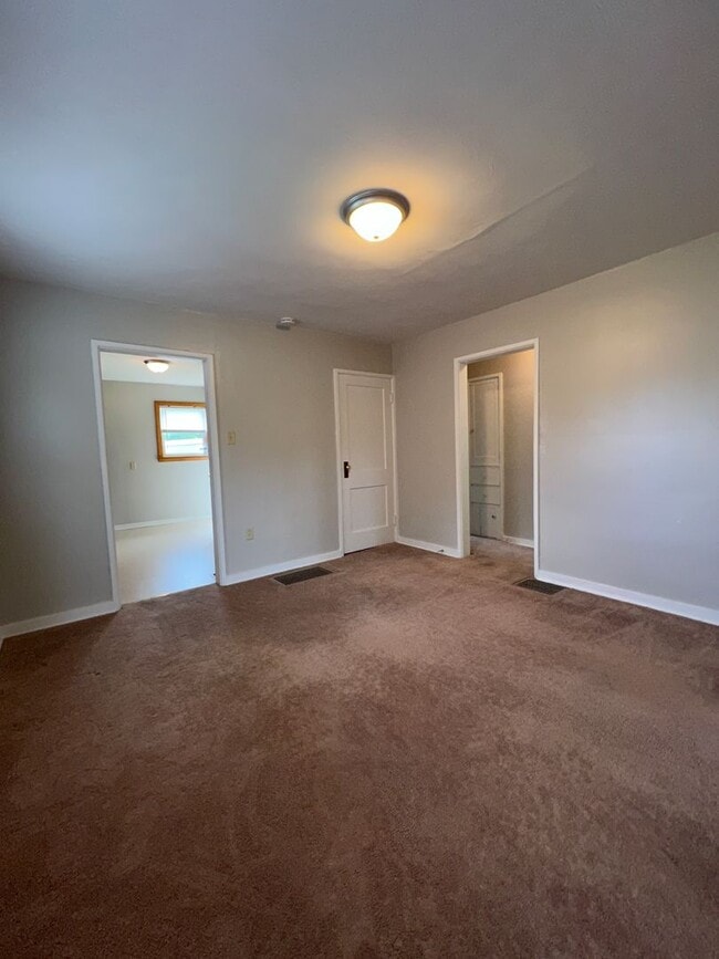 Building Photo - 1257 W 6th St