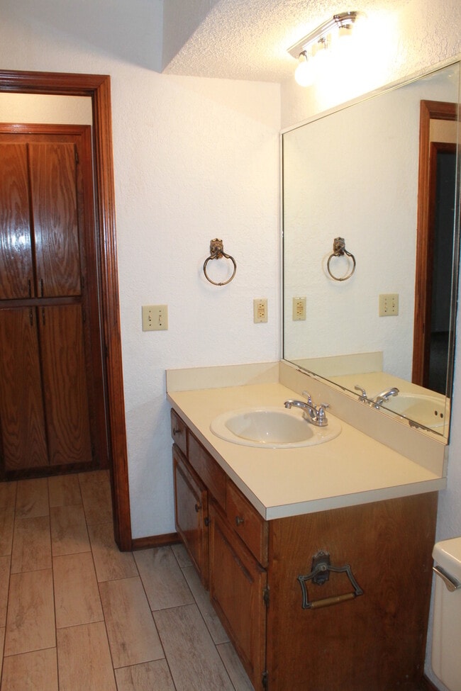 Building Photo - 2 Bedrooms - 2 Full Baths!