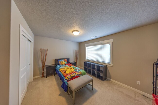 Building Photo - Four Bedroom Home + Bonus & Den in Gated C...