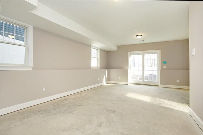 Building Photo - 150 Woodside Ave