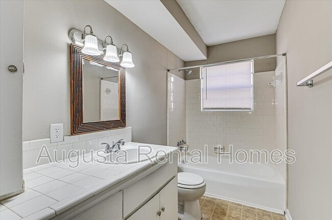 Building Photo - 404 Verdery Dr