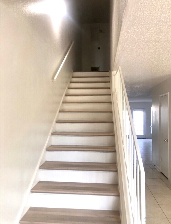 Building Photo - 6456 Kentwick Dr