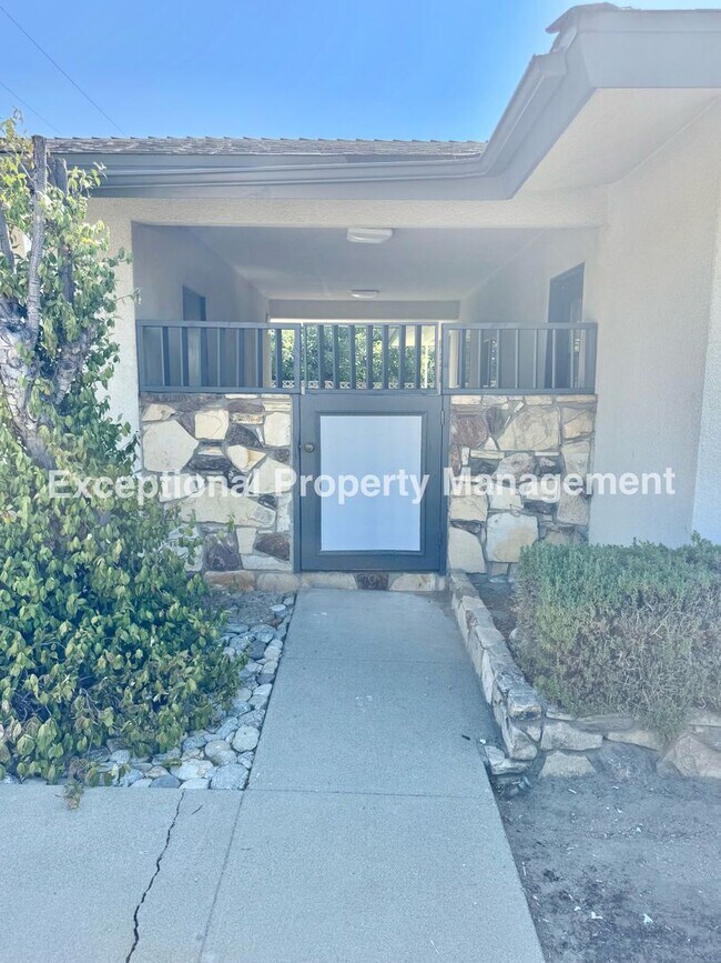 Building Photo - Ready to move in 4 bedroom 3 bath home