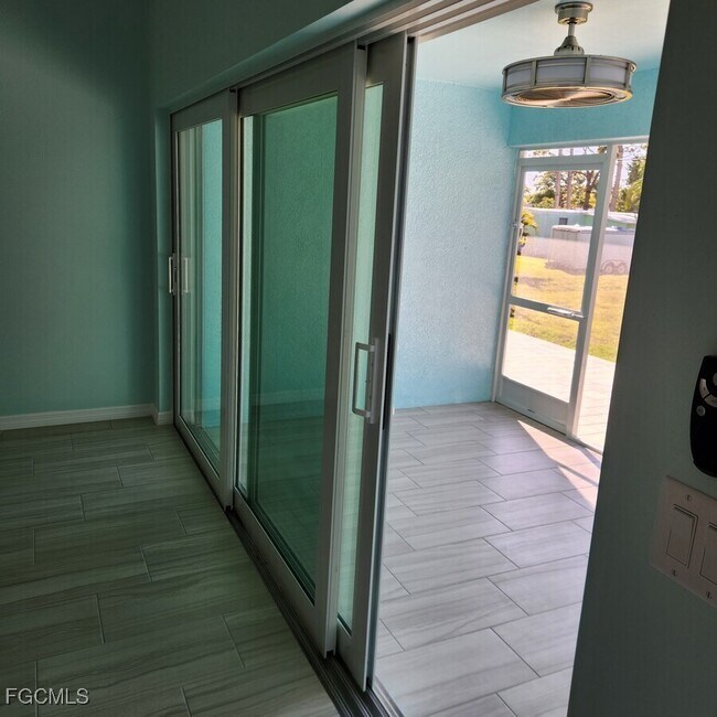 Building Photo - 5653 Genesee Pkwy